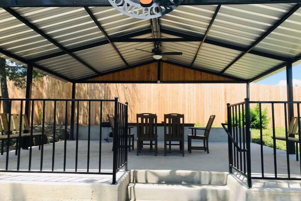 Villa Cyc Eclectic Back House With Bbq Gazebo San Antonio Exterior foto
