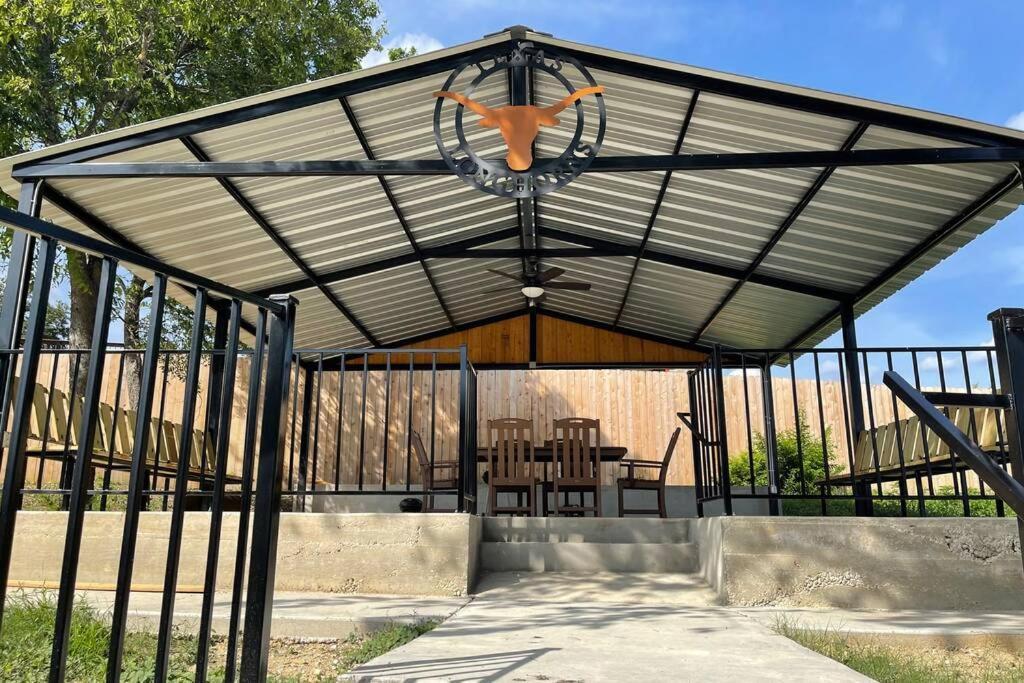Villa Cyc Eclectic Back House With Bbq Gazebo San Antonio Exterior foto